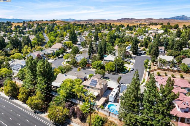 635 Eliot Dr, Livermore, CA 94551