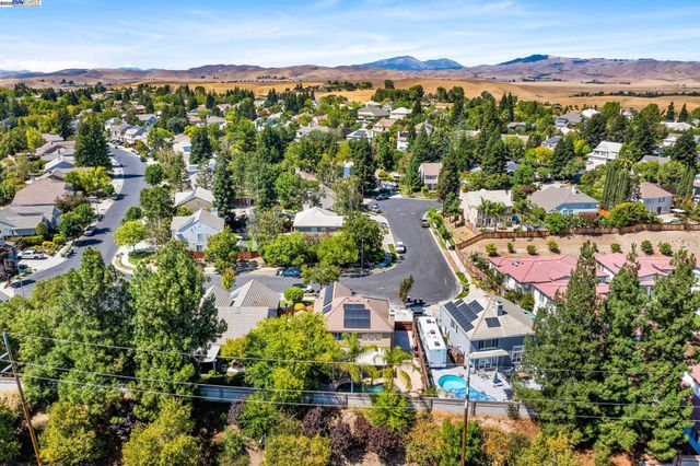 635 Eliot Dr, Livermore, CA 94551