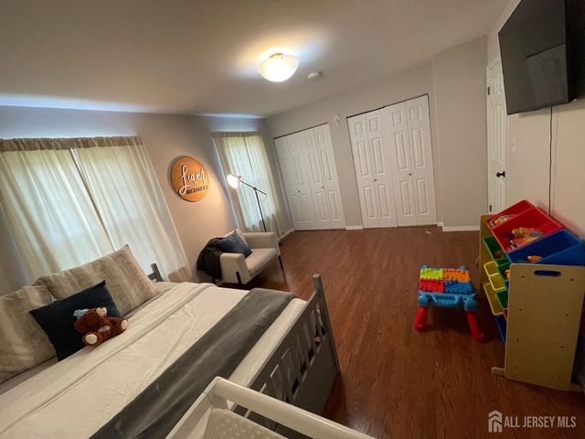 399 Hadleigh Lane, North Brunswick, NJ 08902