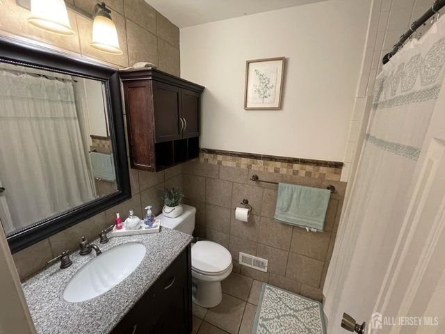 399 Hadleigh Lane, North Brunswick, NJ 08902