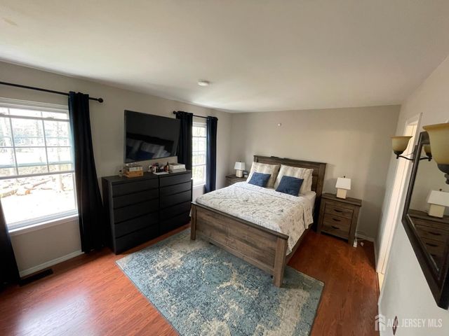 399 Hadleigh Lane, North Brunswick, NJ 08902