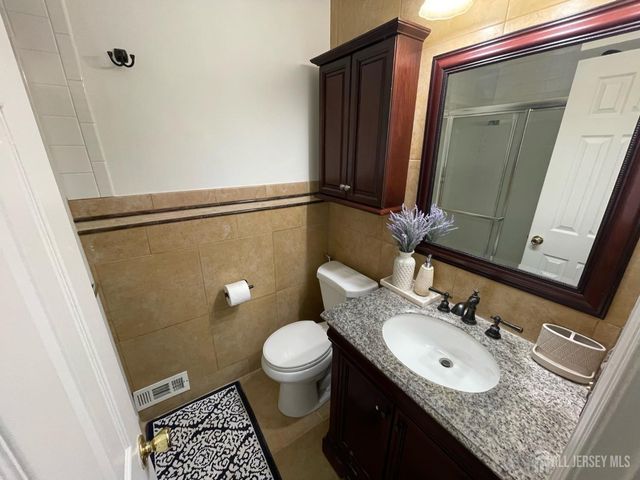 399 Hadleigh Lane, North Brunswick, NJ 08902