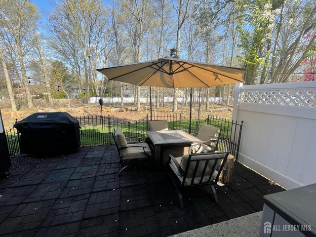 399 Hadleigh Lane, North Brunswick, NJ 08902