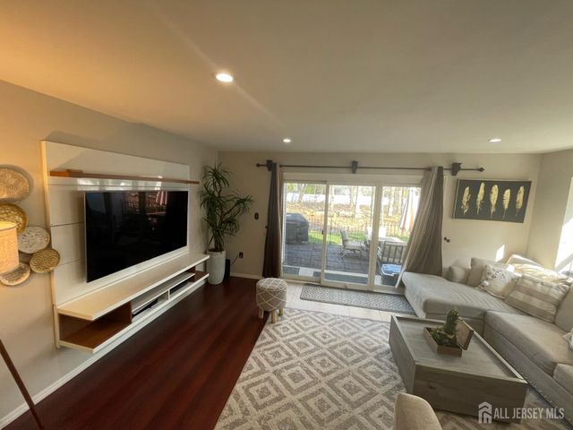 399 Hadleigh Lane, North Brunswick, NJ 08902