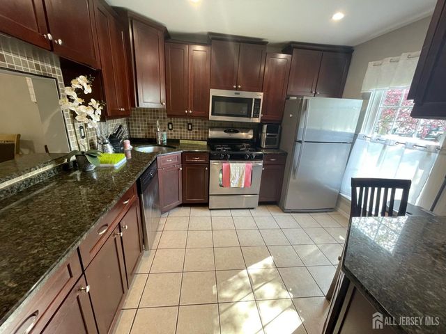 399 Hadleigh Lane, North Brunswick, NJ 08902