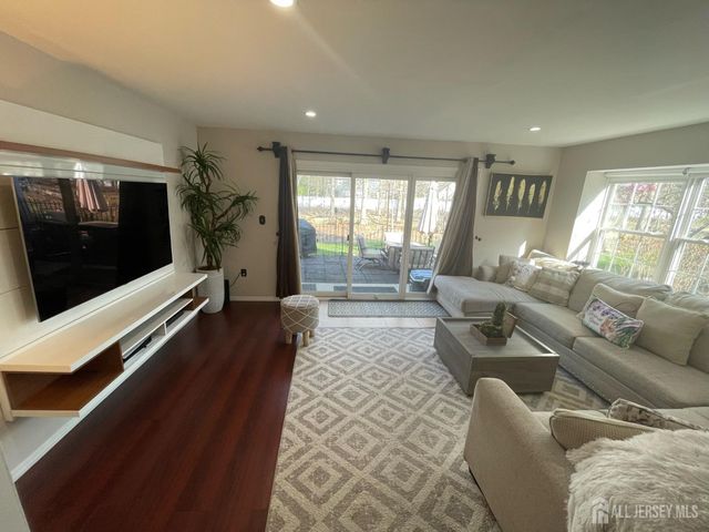 399 Hadleigh Lane, North Brunswick, NJ 08902