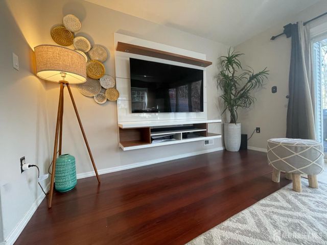 399 Hadleigh Lane, North Brunswick, NJ 08902