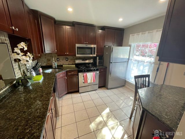 399 Hadleigh Lane, North Brunswick, NJ 08902