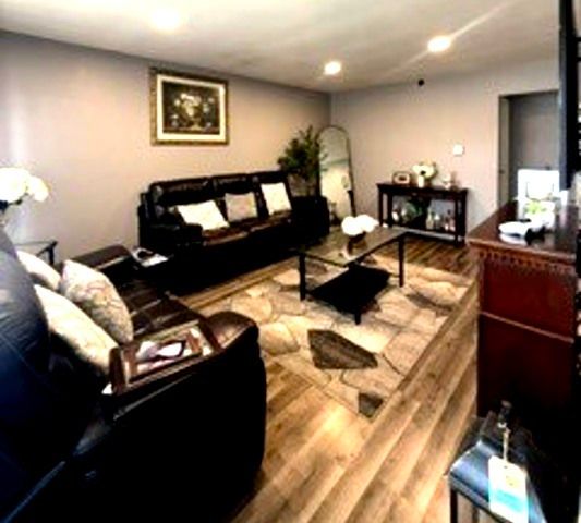 10955 S Mackinaw Avenue, Chicago, IL 60617