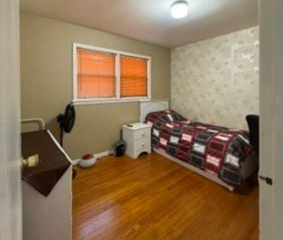 10955 S Mackinaw Avenue, Chicago, IL 60617