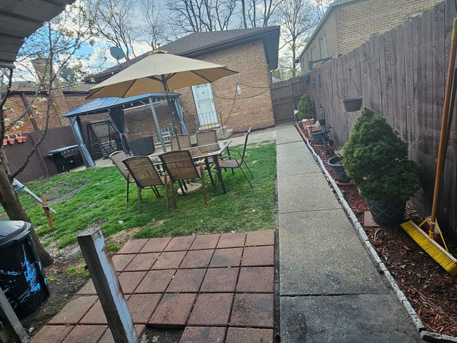 10955 S Mackinaw Avenue, Chicago, IL 60617