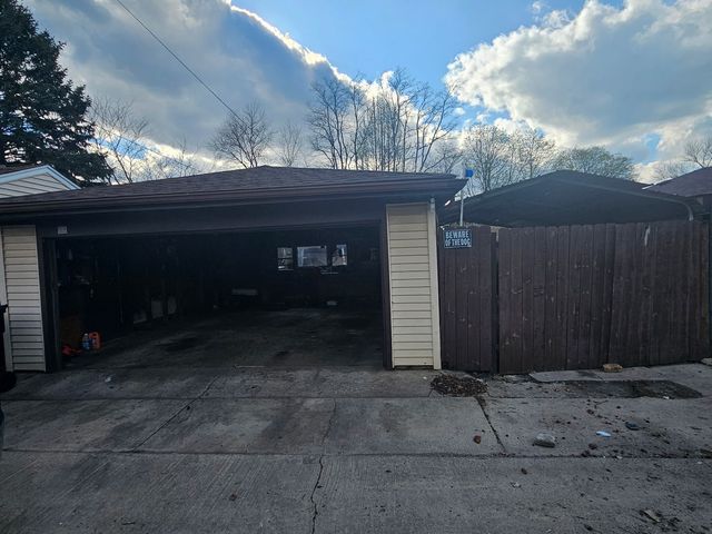 10955 S Mackinaw Avenue, Chicago, IL 60617