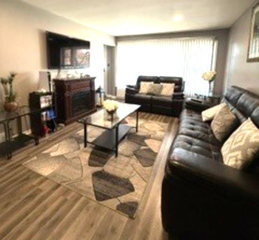 10955 S Mackinaw Avenue, Chicago, IL 60617