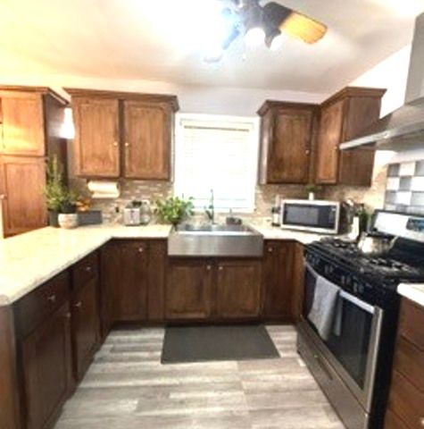 10955 S Mackinaw Avenue, Chicago, IL 60617