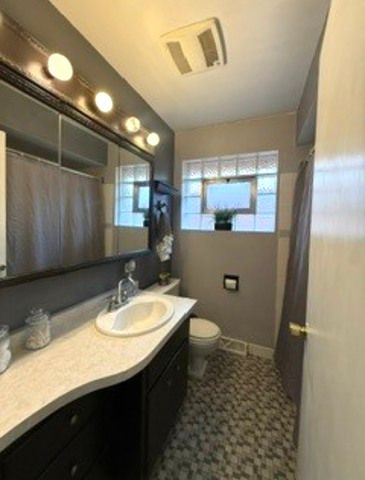 10955 S Mackinaw Avenue, Chicago, IL 60617