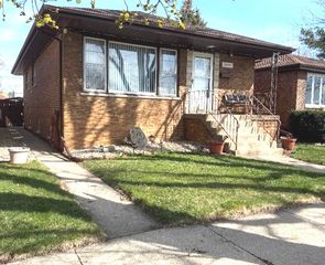 10955 S Mackinaw Avenue, Chicago, IL 60617