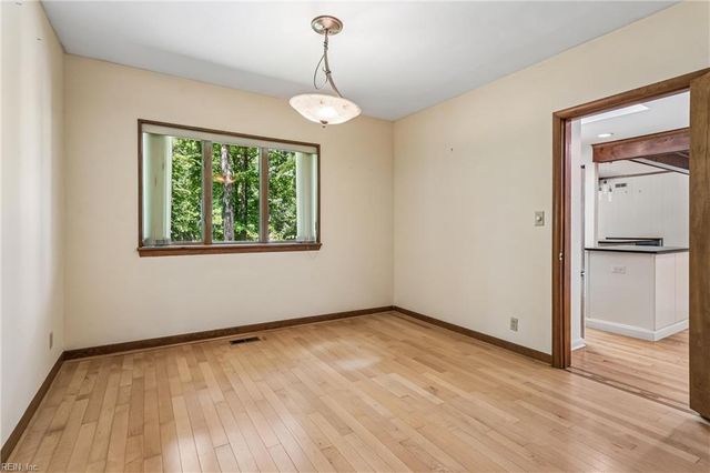 34 Madison LN S, Newport News, VA 23606