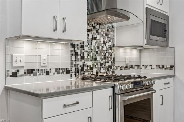 34 Madison LN S, Newport News, VA 23606
