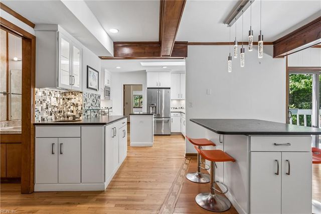 34 Madison LN S, Newport News, VA 23606