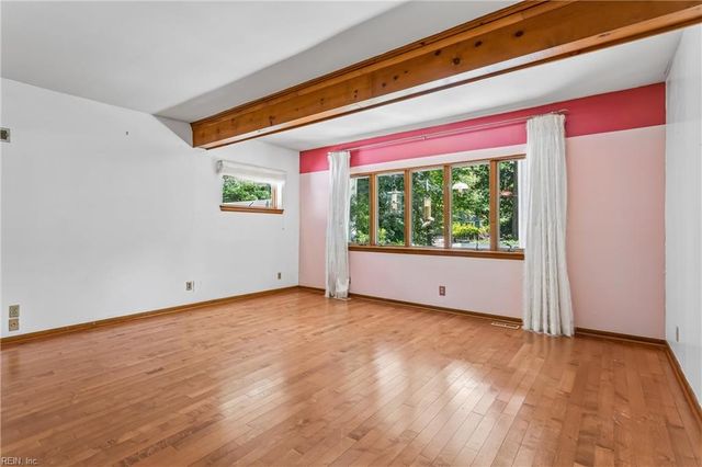 34 Madison LN S, Newport News, VA 23606
