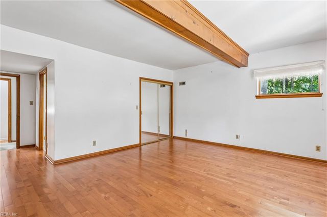 34 Madison LN S, Newport News, VA 23606