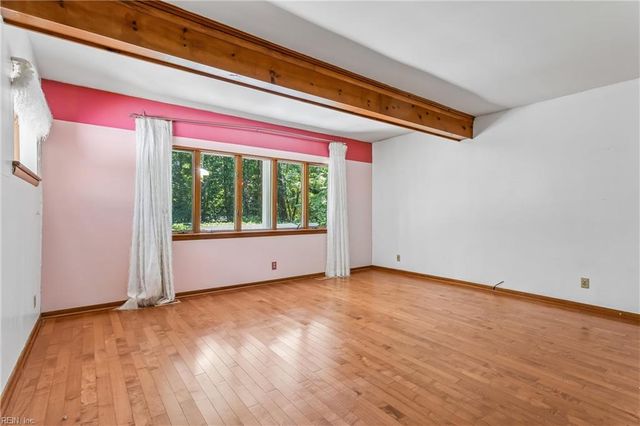 34 Madison LN S, Newport News, VA 23606