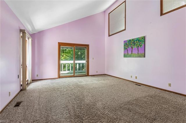 34 Madison LN S, Newport News, VA 23606