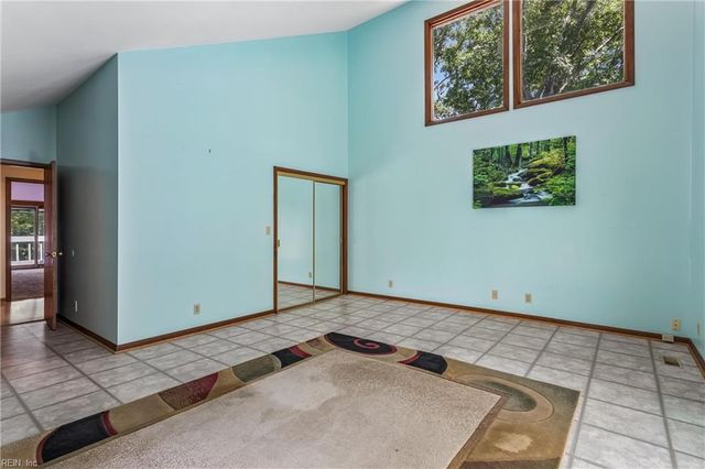 34 Madison LN S, Newport News, VA 23606