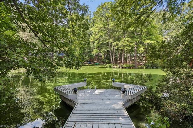 34 Madison LN S, Newport News, VA 23606