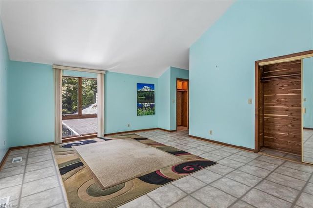 34 Madison LN S, Newport News, VA 23606