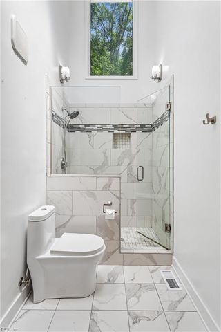 34 Madison LN S, Newport News, VA 23606