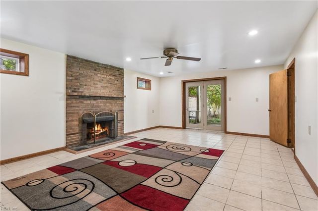 34 Madison LN S, Newport News, VA 23606