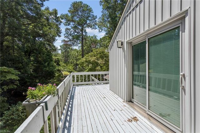 34 Madison LN S, Newport News, VA 23606