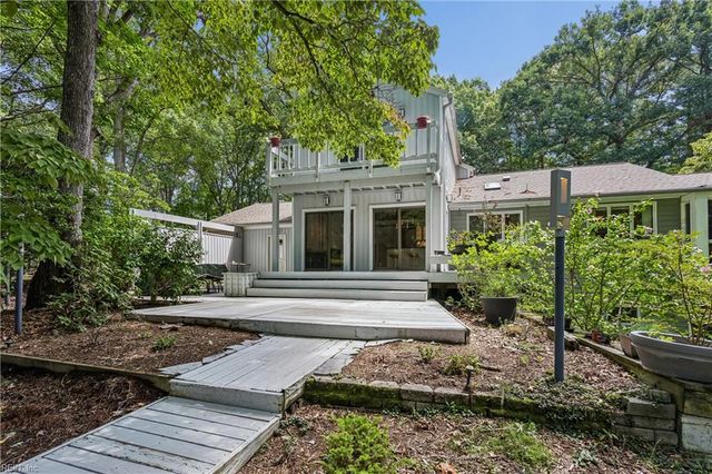 34 Madison LN S, Newport News, VA 23606