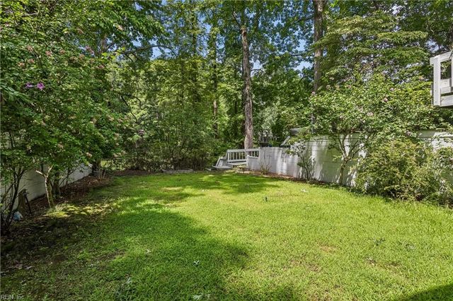 34 Madison LN S, Newport News, VA 23606