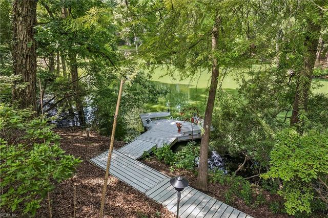34 Madison LN S, Newport News, VA 23606