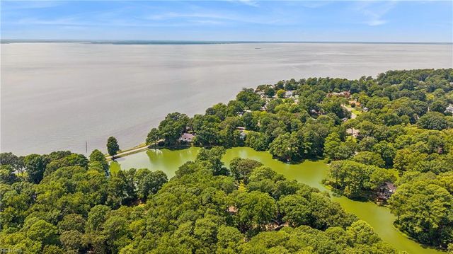 34 Madison LN S, Newport News, VA 23606