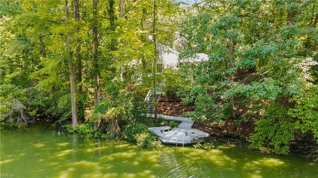 34 Madison LN S, Newport News, VA 23606