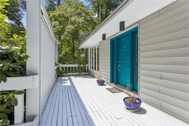 34 Madison LN S, Newport News, VA 23606