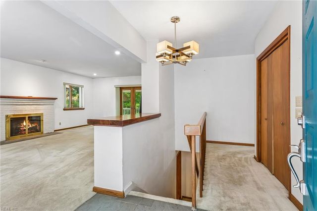 34 Madison LN S, Newport News, VA 23606