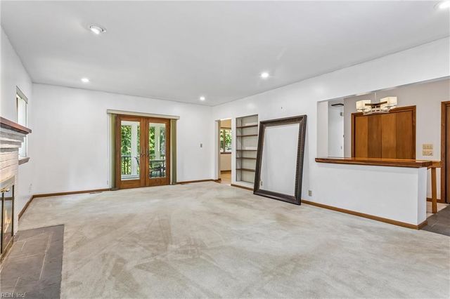 34 Madison LN S, Newport News, VA 23606