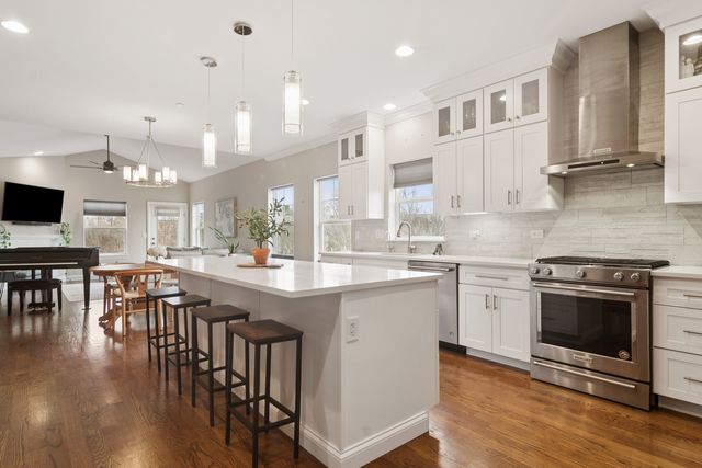 1465 Somerset Place, Barrington, IL 60010