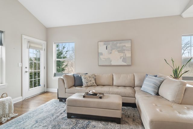 1465 Somerset Place, Barrington, IL 60010