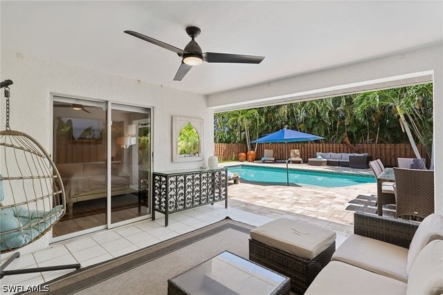 580 97th AVE N, Naples, FL 34108