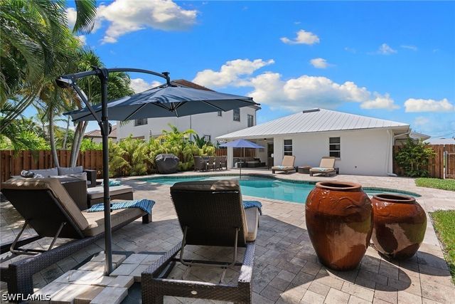 580 97th AVE N, Naples, FL 34108