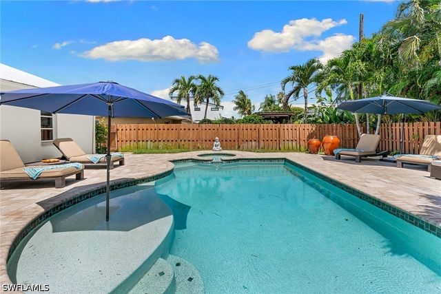 580 97th AVE N, Naples, FL 34108