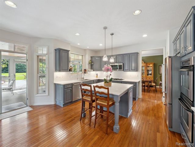 6345 Brookview Drive, Saline, MI 48176