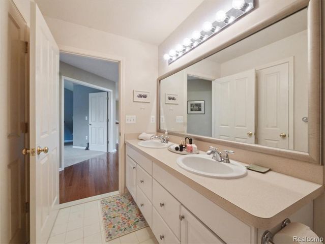 6345 Brookview Drive, Saline, MI 48176