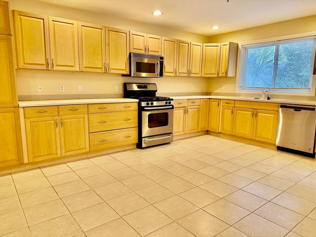 1301 Old Bridge 1301, Bellingham, MA 02019