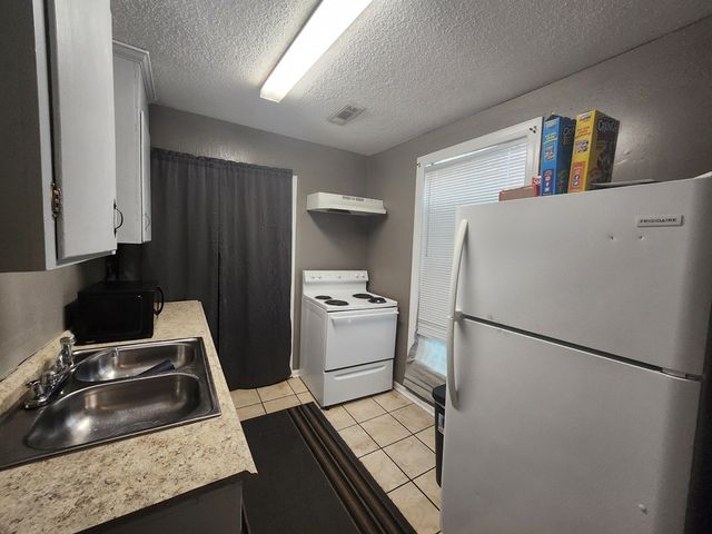 904 Hamilton St, Dothan, AL 36301